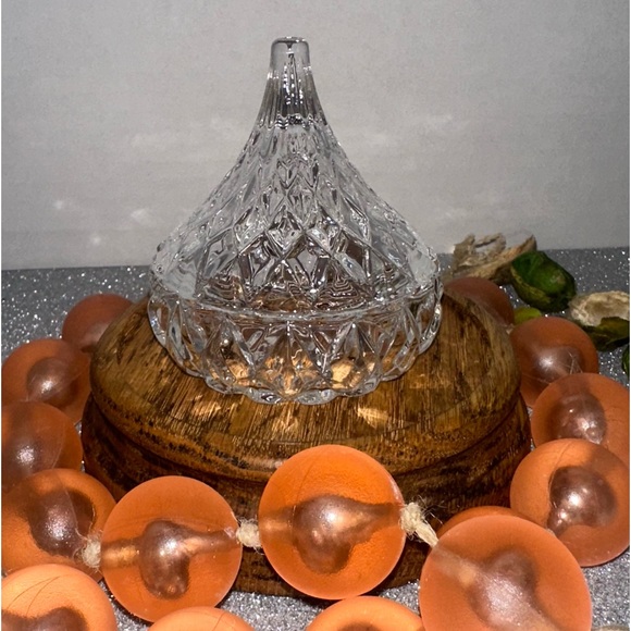 SCENT UNLEASHED LLC, HAND POURED  SCENTED CANDLES LED CRYSTAL TEA LIGHT HOLDER. - Picture 3 of 5